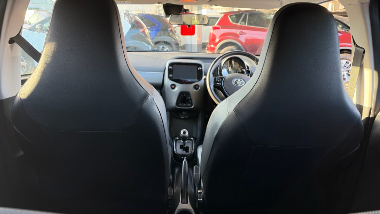 Toyota Aygo 1.0 VVT-i X-Clusiv 5dr x-shift Petrol Hatchback